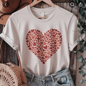 HEART SHAPE GRAPHIC TEE NEW